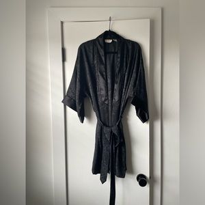 VICTORIA'S SECRET Black Floral Tie Robe